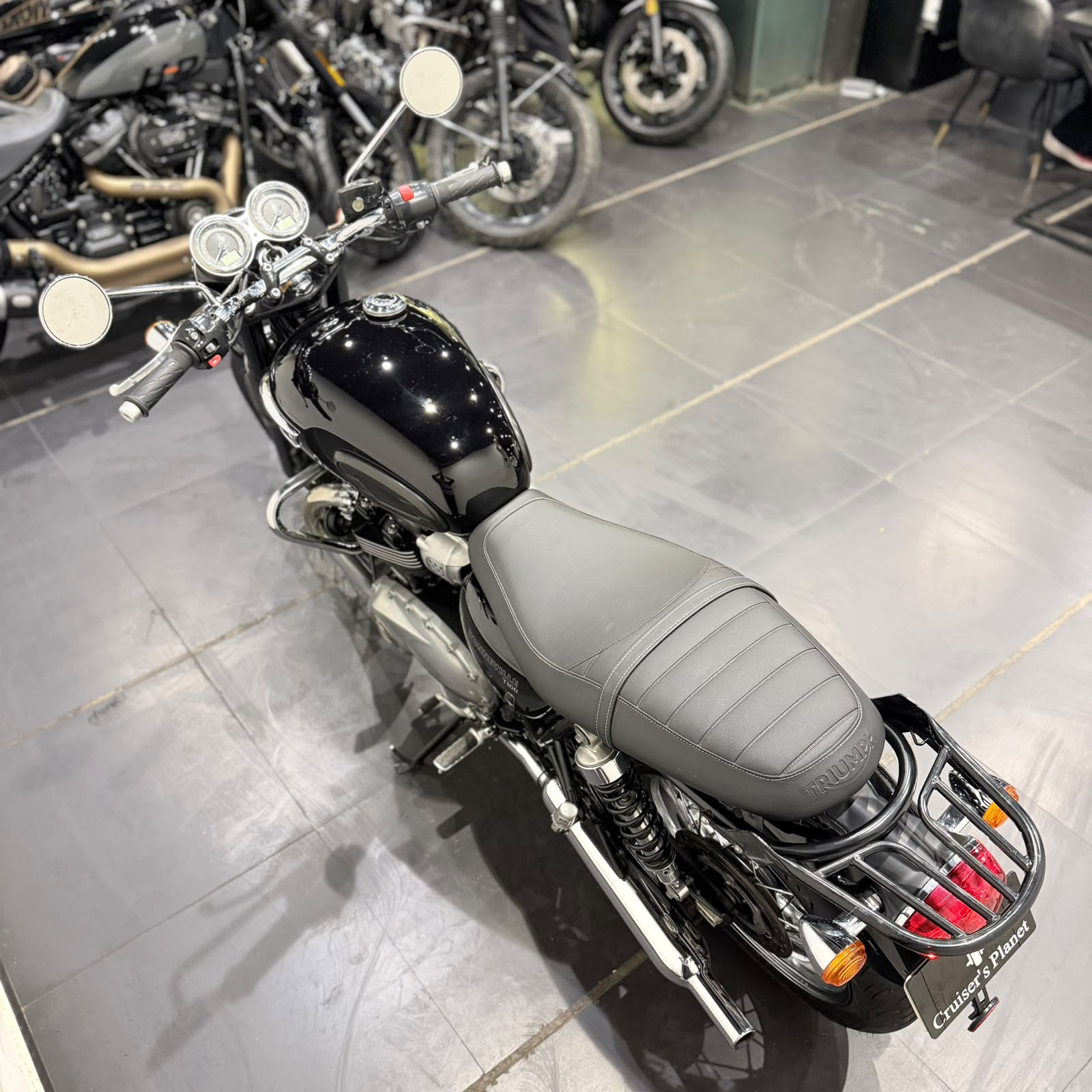 TRIUMPH BONNEVILLE T100 (2018)