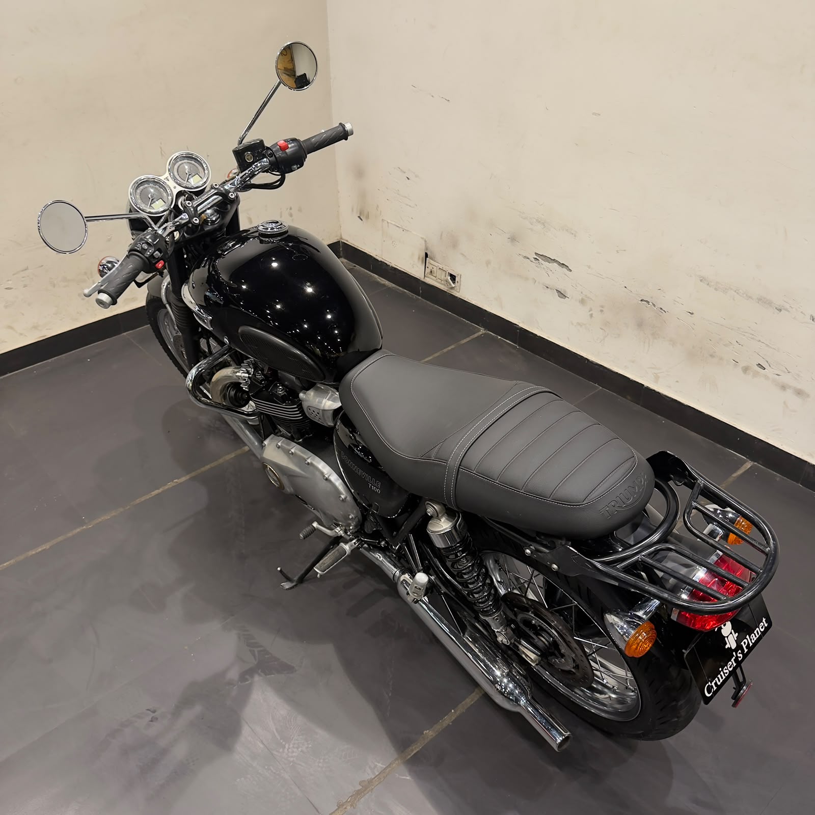 TRIUMPH BONNEVILLE T100 (2018)