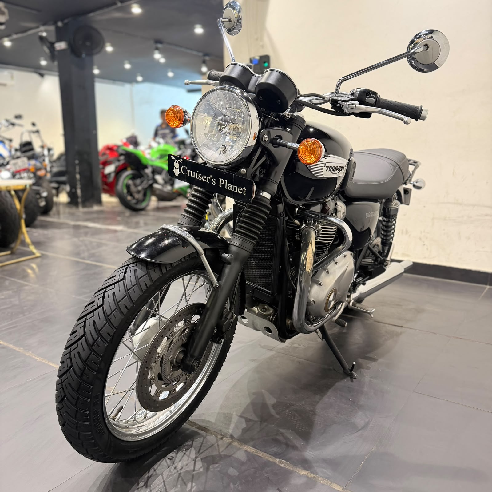 TRIUMPH BONNEVILLE T100 (2018)