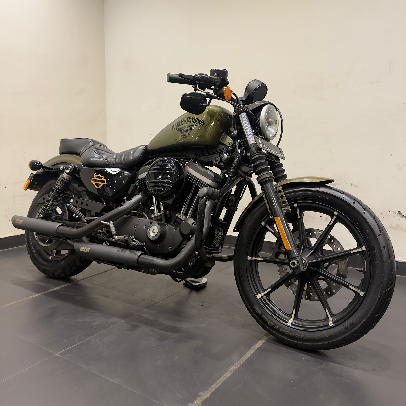 HARLEY DAVIDSON IRON 883 (OLIVE GREEN)