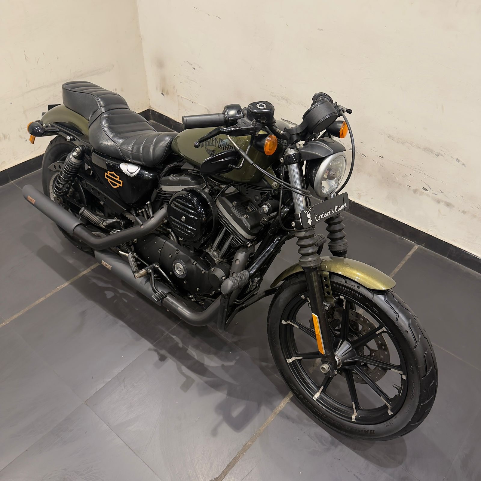 HARLEY DAVIDSON IRON 883 (OLIVE GREEN)