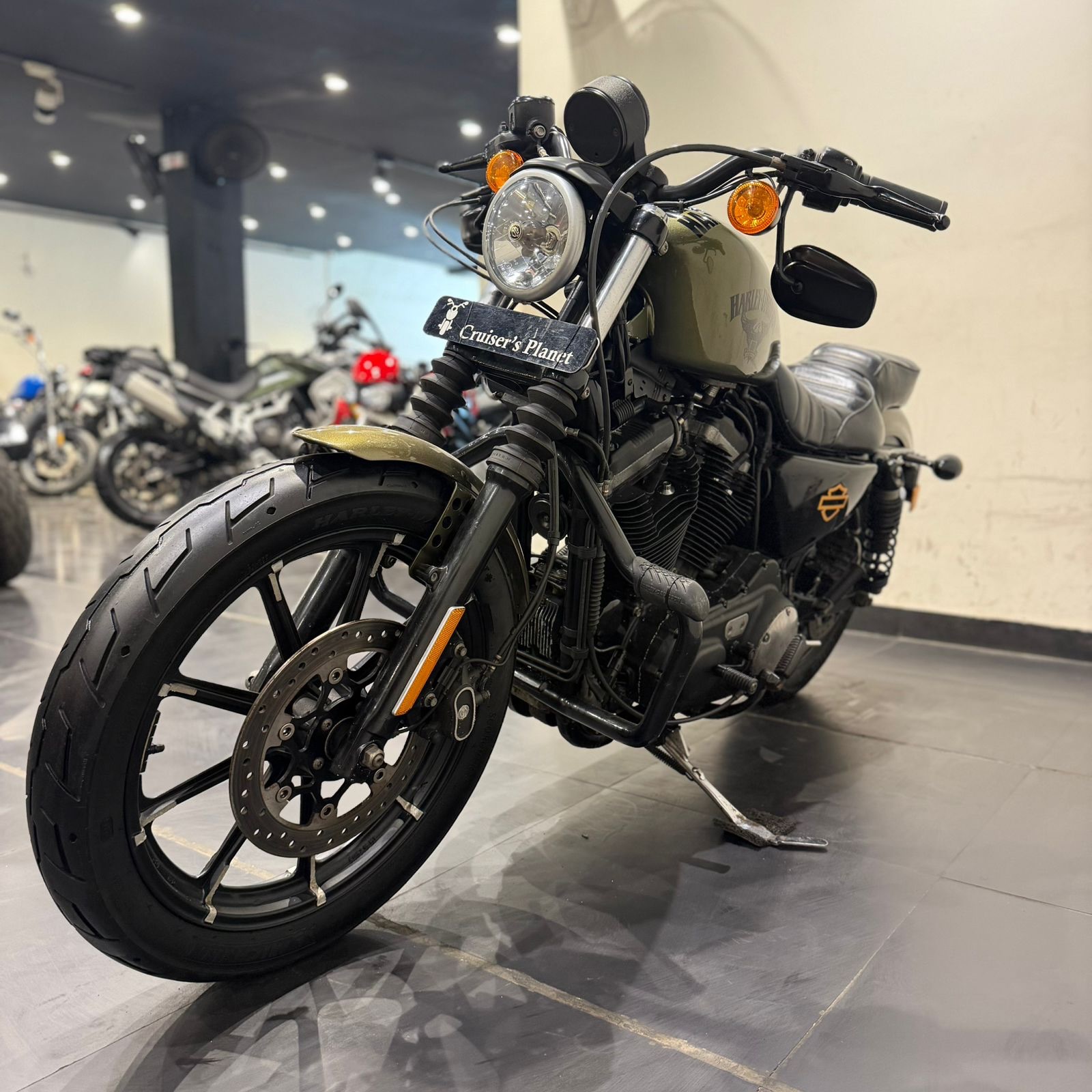 HARLEY DAVIDSON IRON 883 (OLIVE GREEN)