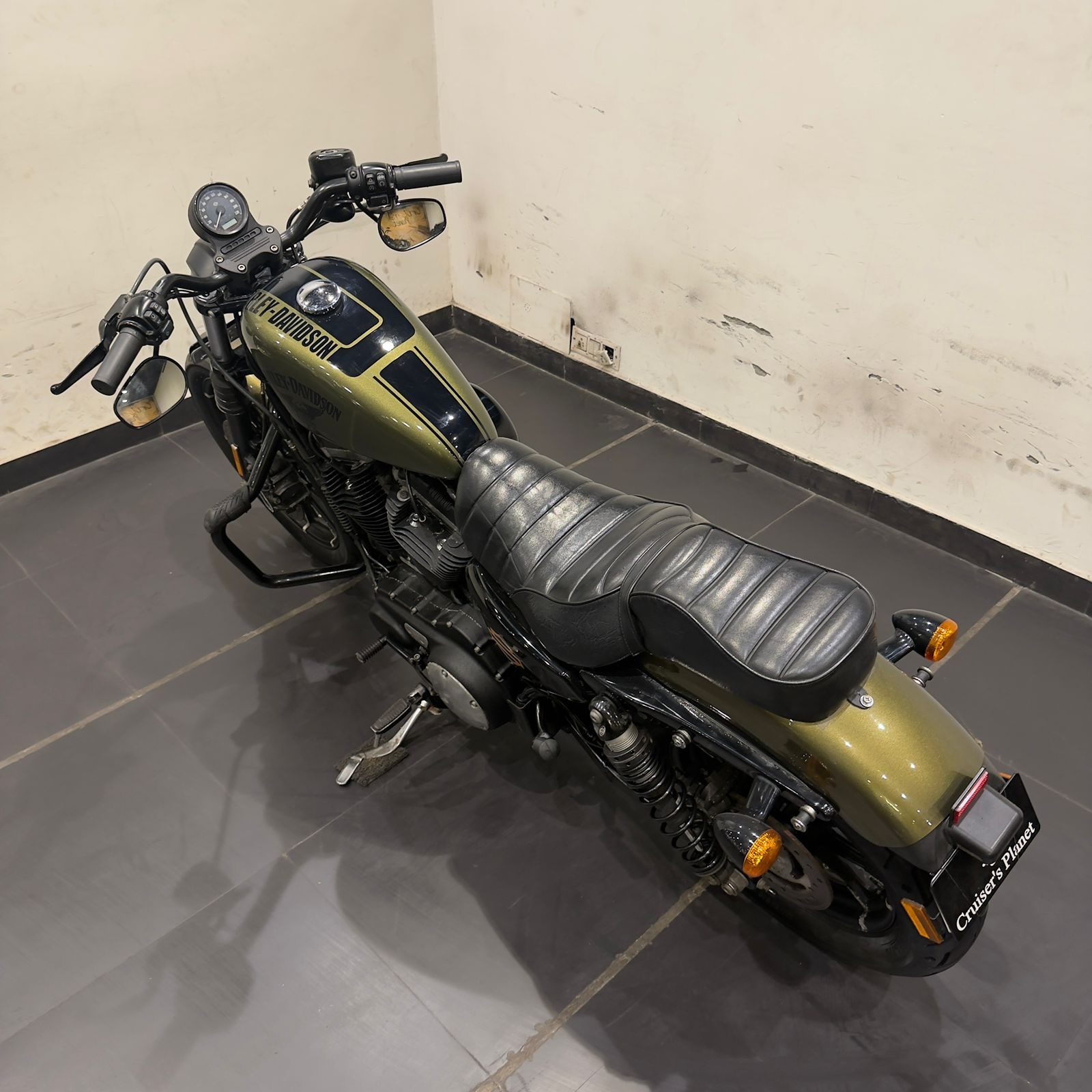 HARLEY DAVIDSON IRON 883 (OLIVE GREEN)