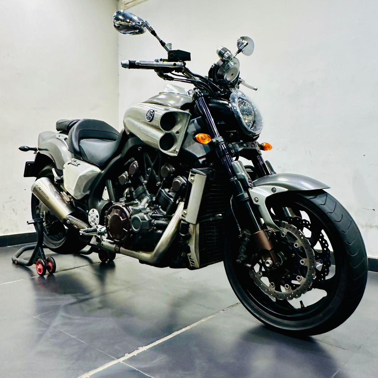 YAMAHA V-MAX