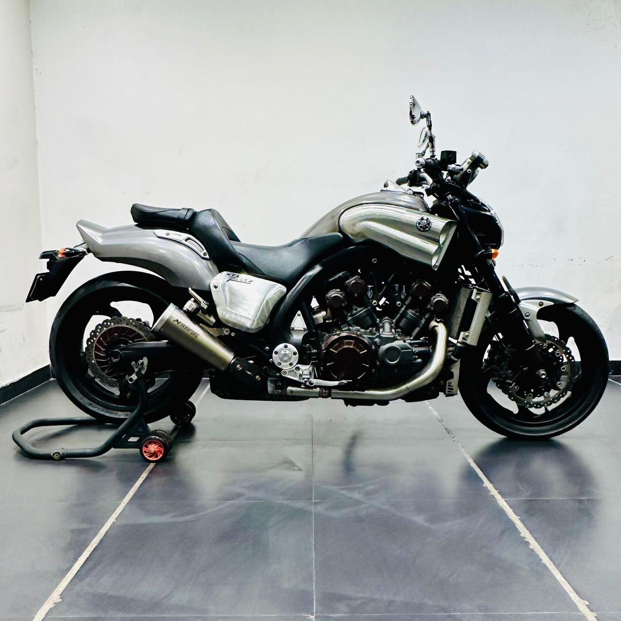 YAMAHA V-MAX