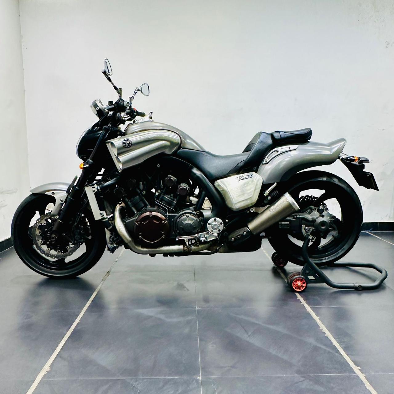 YAMAHA V-MAX