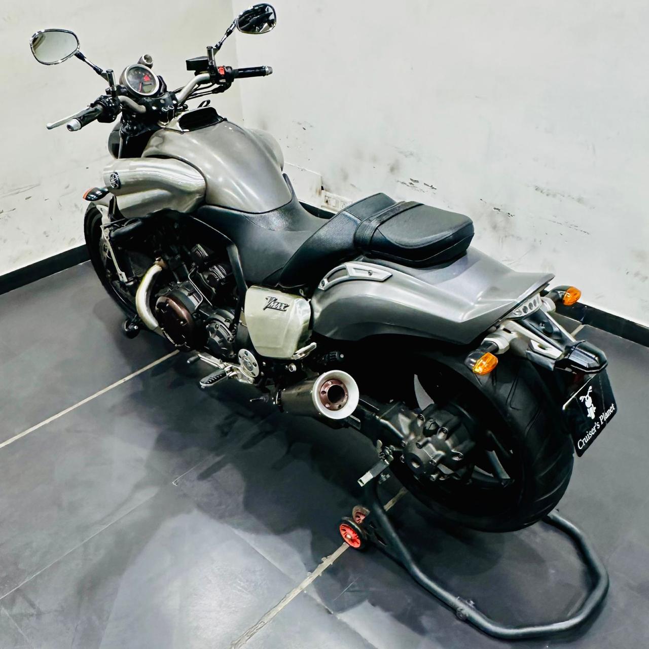 YAMAHA V-MAX