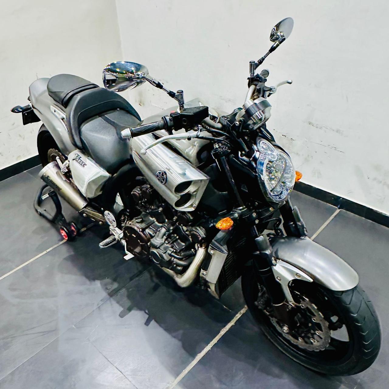 YAMAHA V-MAX