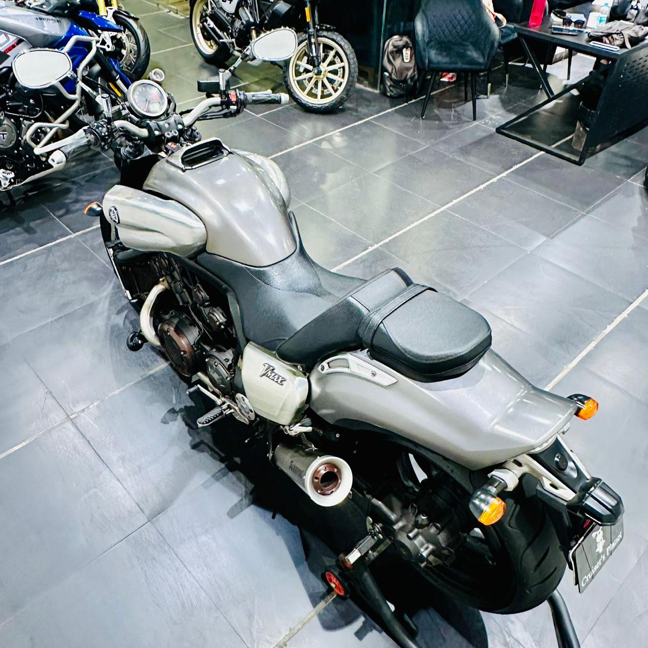 YAMAHA V-MAX