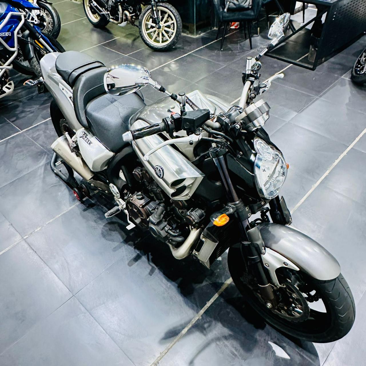 YAMAHA V-MAX