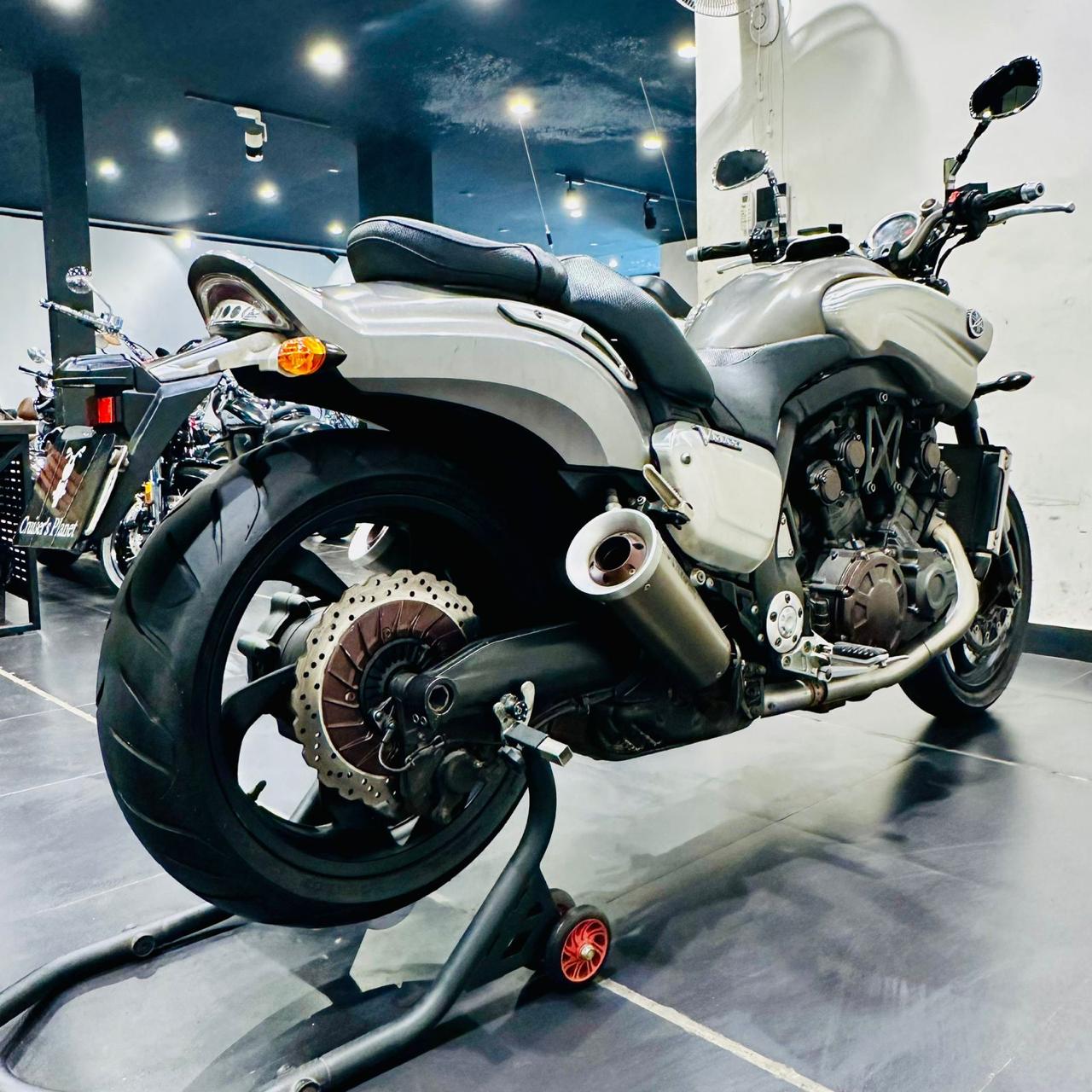 YAMAHA V-MAX