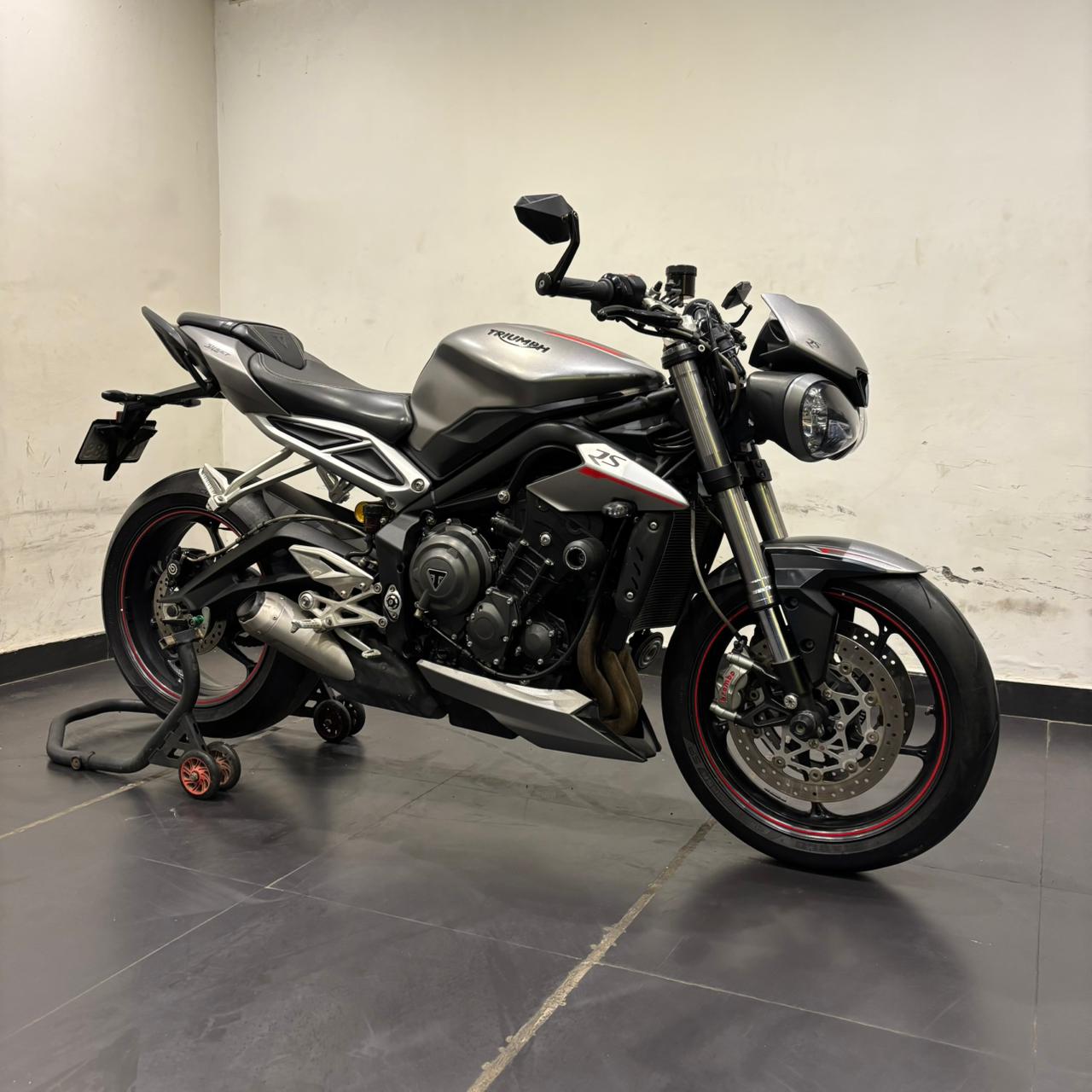 TRIUMPH STREET TRIPLE RS
