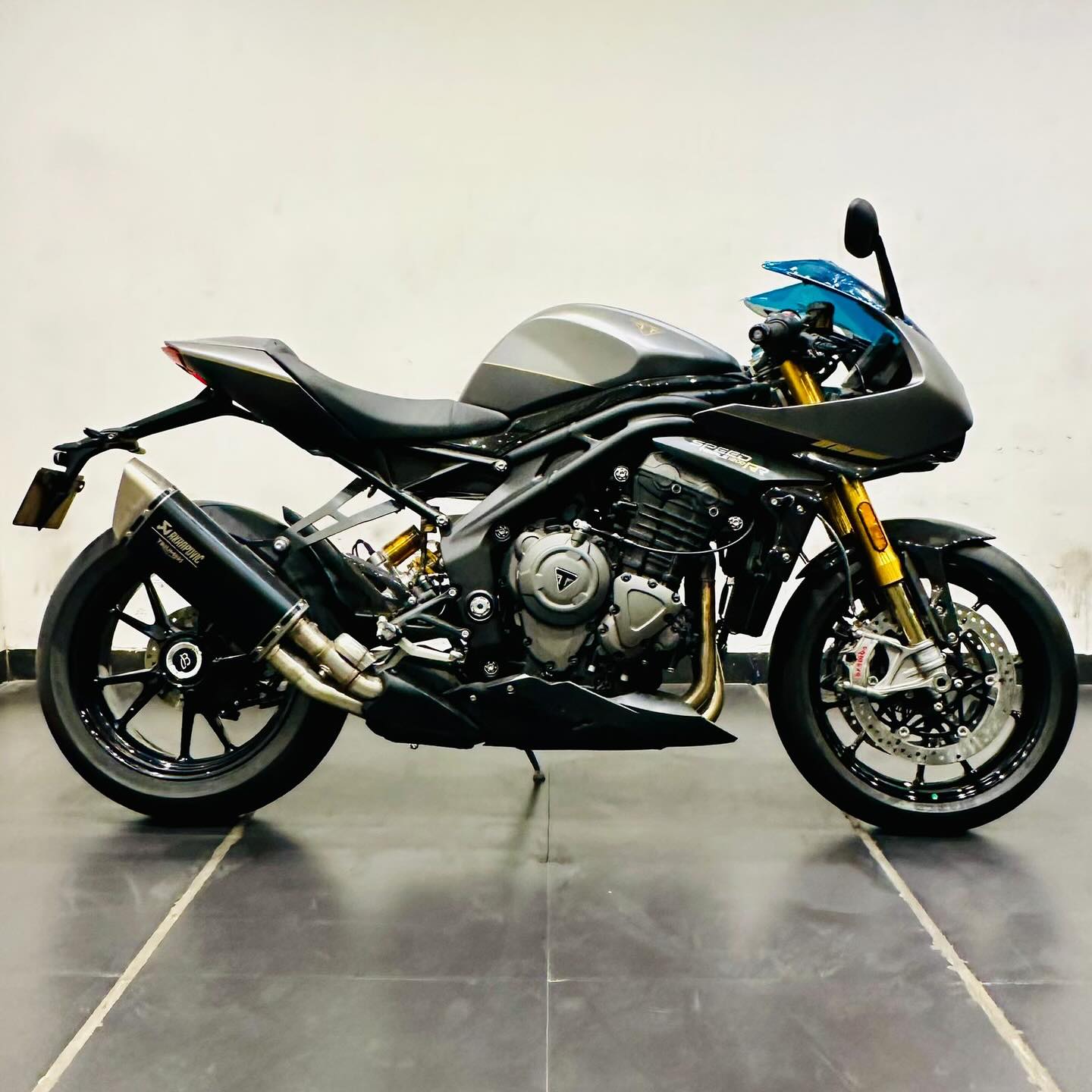 TRIUMPH SPEED TRIPLE 1200 RR BREITLING EDITION