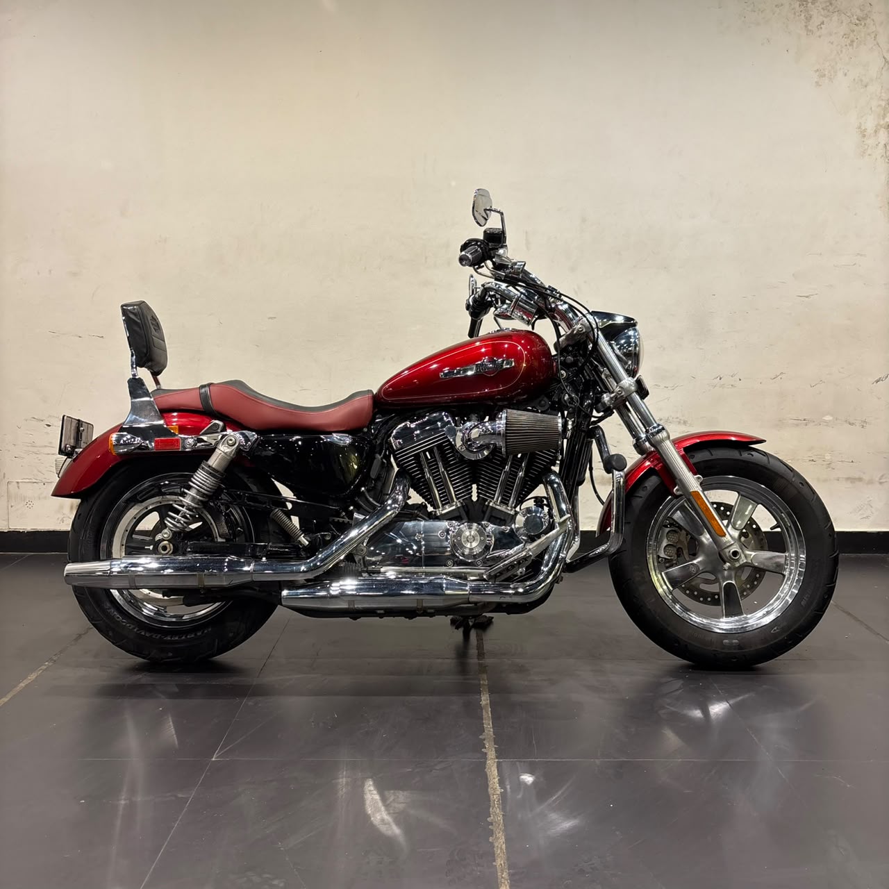 HARLEY DAVIDSON CUSTOM 1200 (2017)