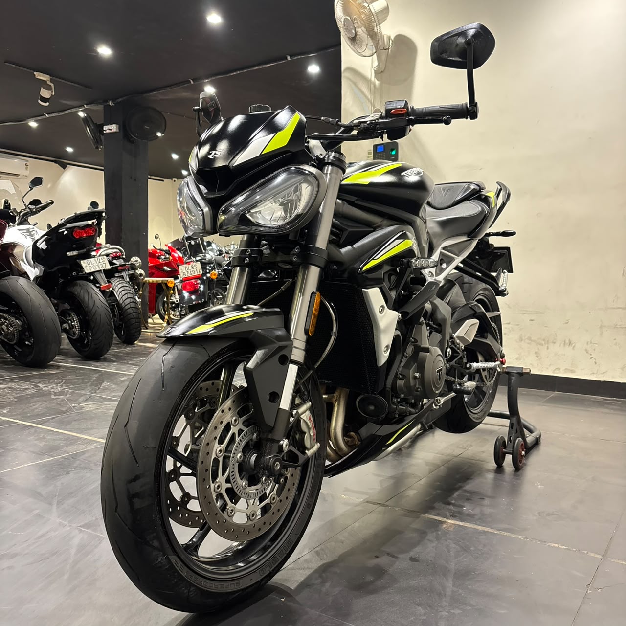TRIUMPH STREET TRIPLE RS (2021)