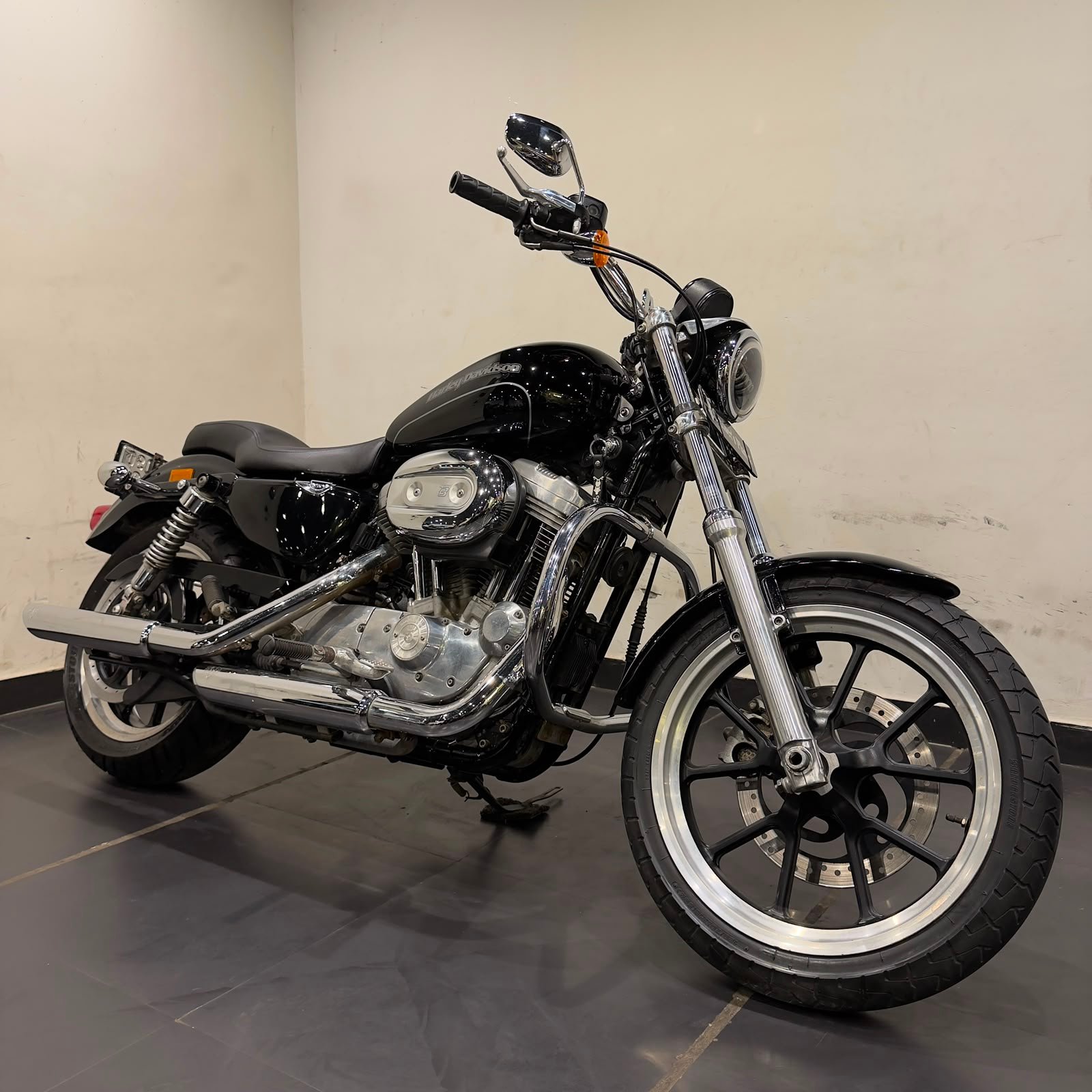 HARLEY DAVIDSON SUPERLOW 883
