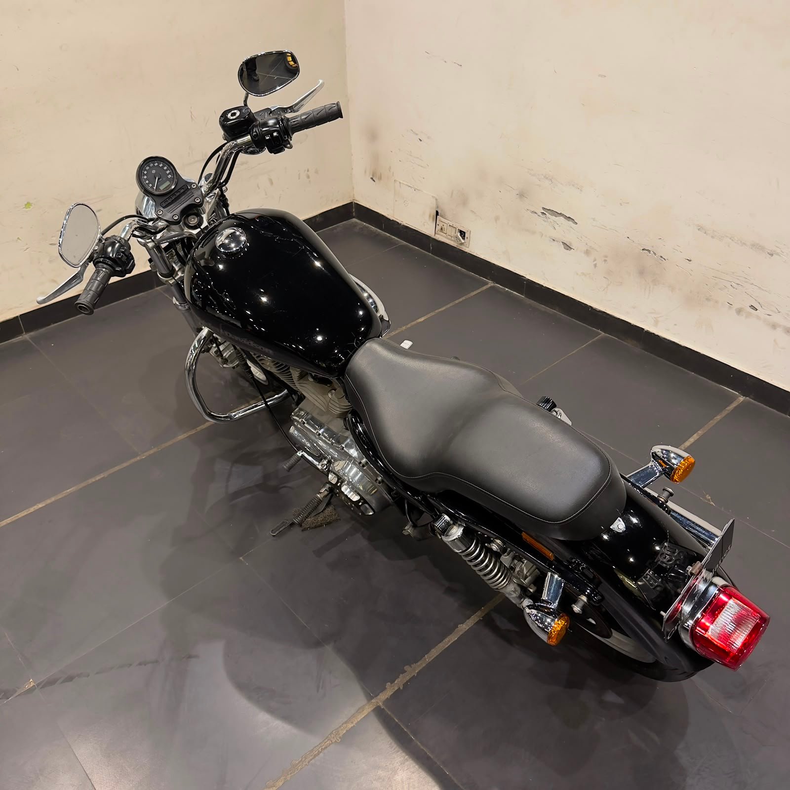 HARLEY DAVIDSON SUPERLOW 883