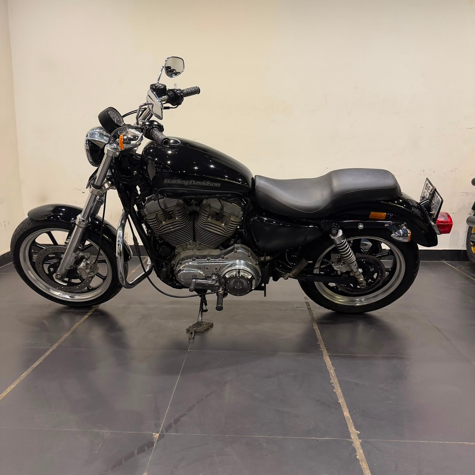 HARLEY DAVIDSON SUPERLOW 883