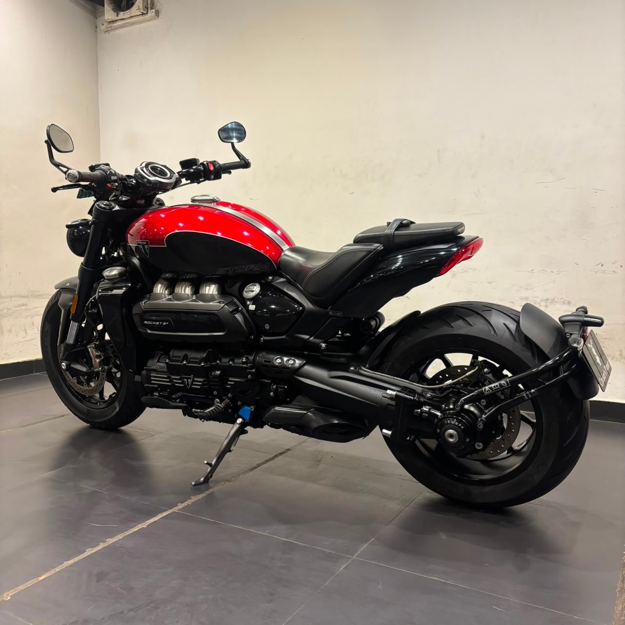 TRIUMPH ROCKET 3 STORM R