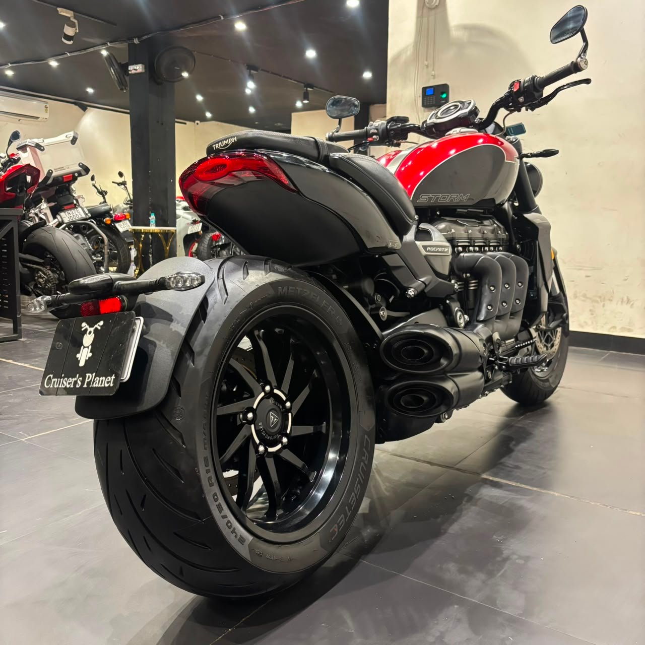 TRIUMPH ROCKET 3 STORM R