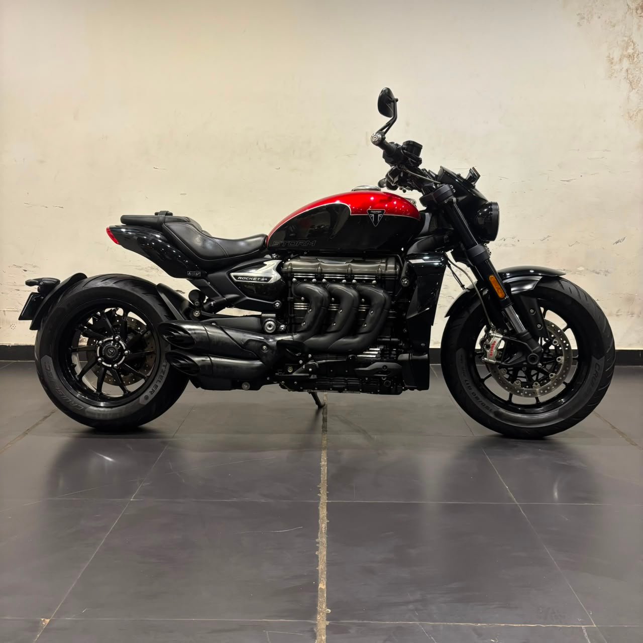 TRIUMPH ROCKET 3 STORM R