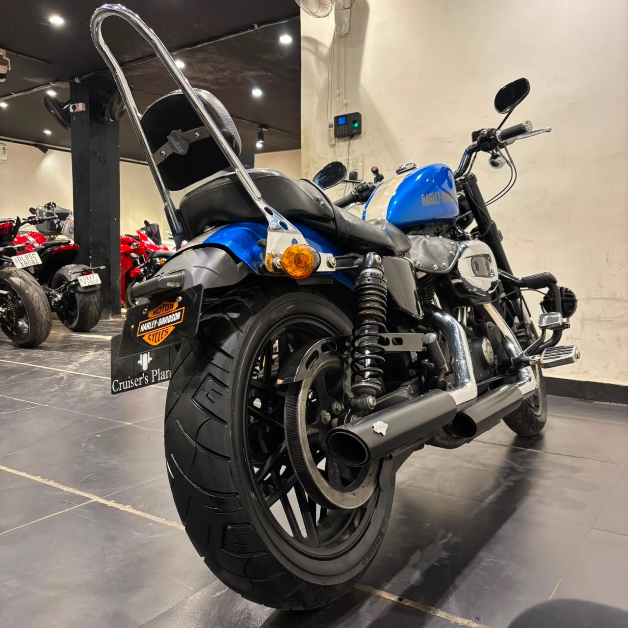 HARLEY DAVIDSON ROADSTER 1200