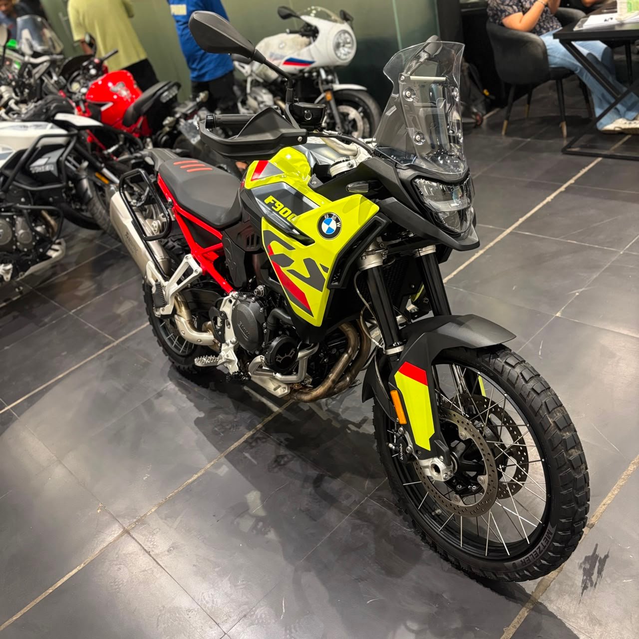 BMW F900 GS