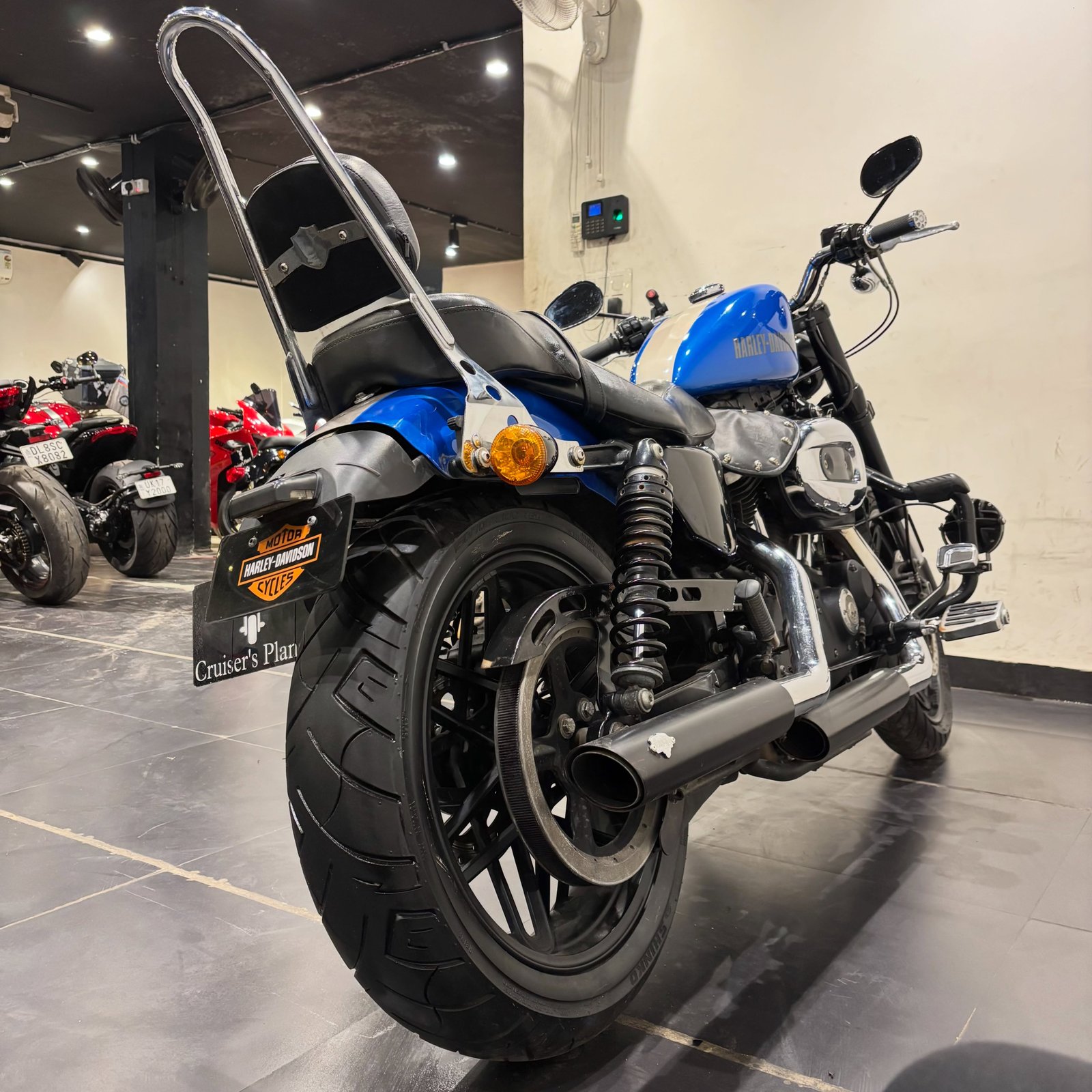 HARLEY DAVIDSON ROADSTER 1200