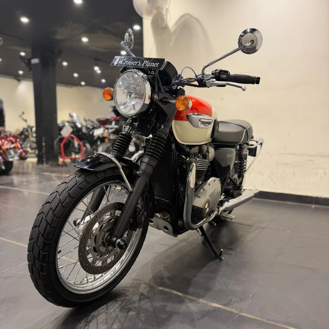 TRIUMPH BONNEVILLE T100