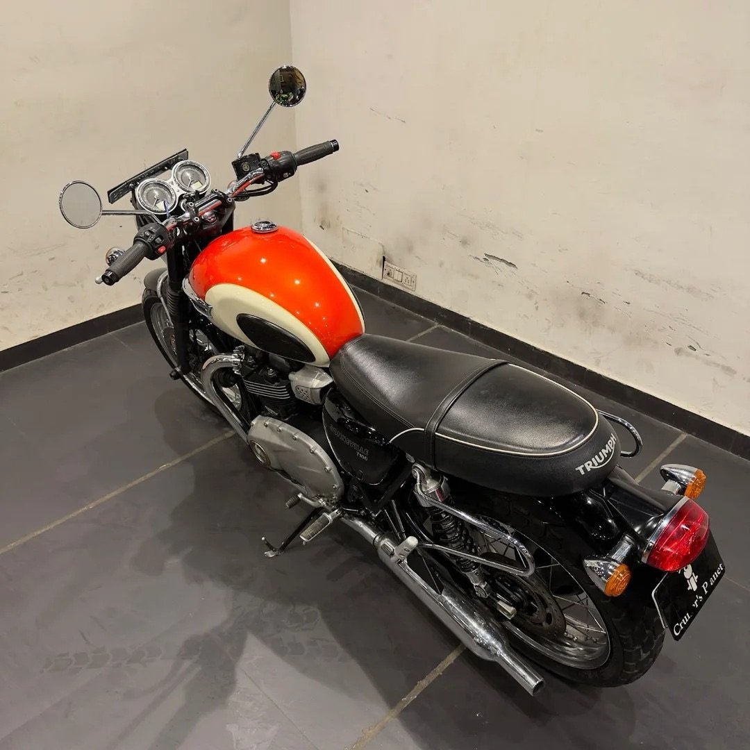 TRIUMPH BONNEVILLE T100