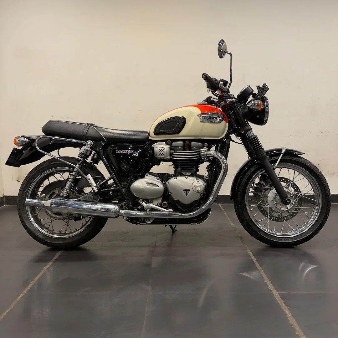 TRIUMPH BONNEVILLE T100