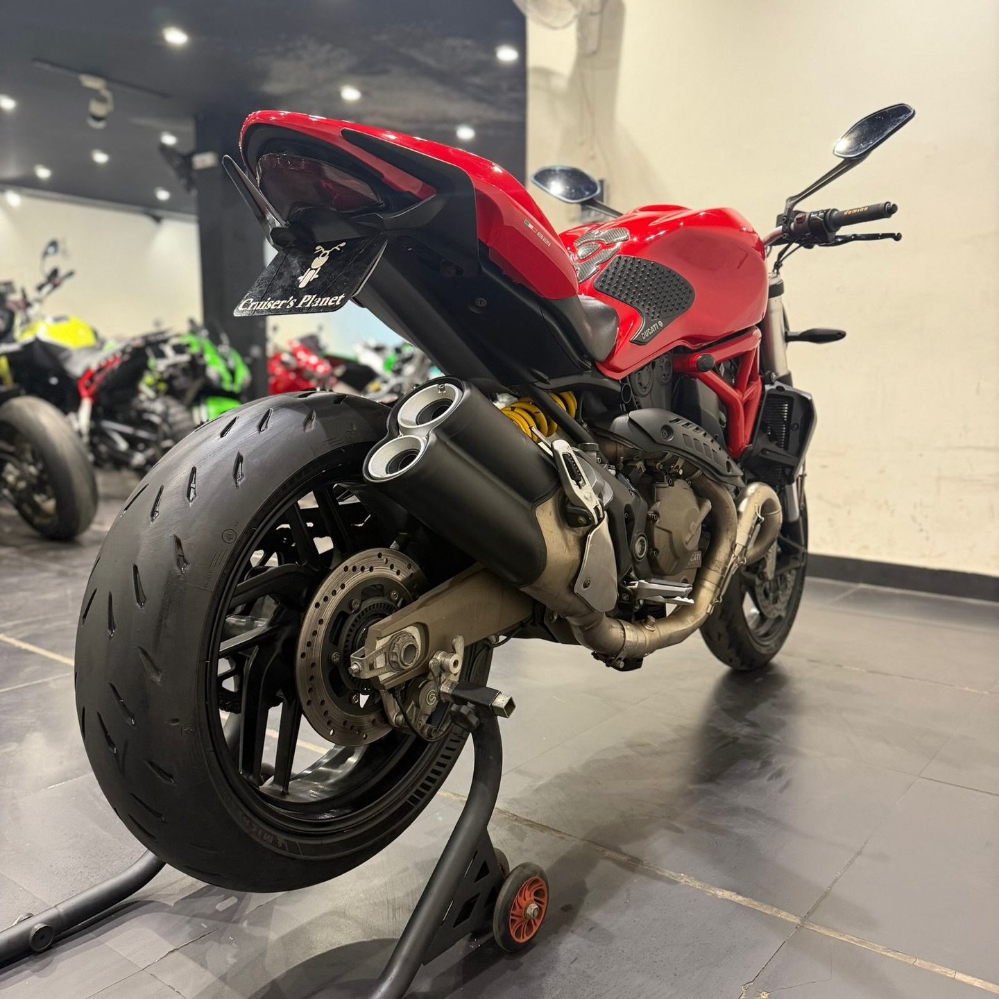 DUCATI MONSTER 821