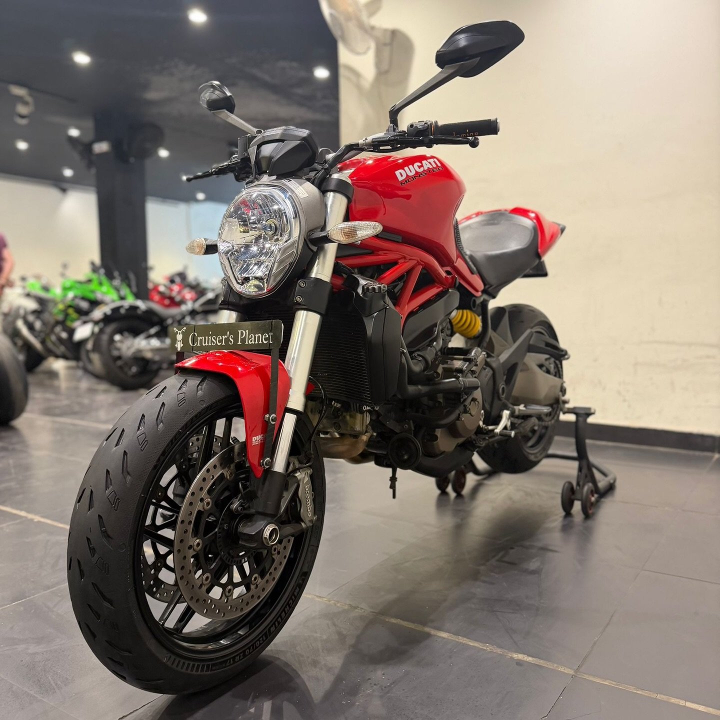 DUCATI MONSTER 821