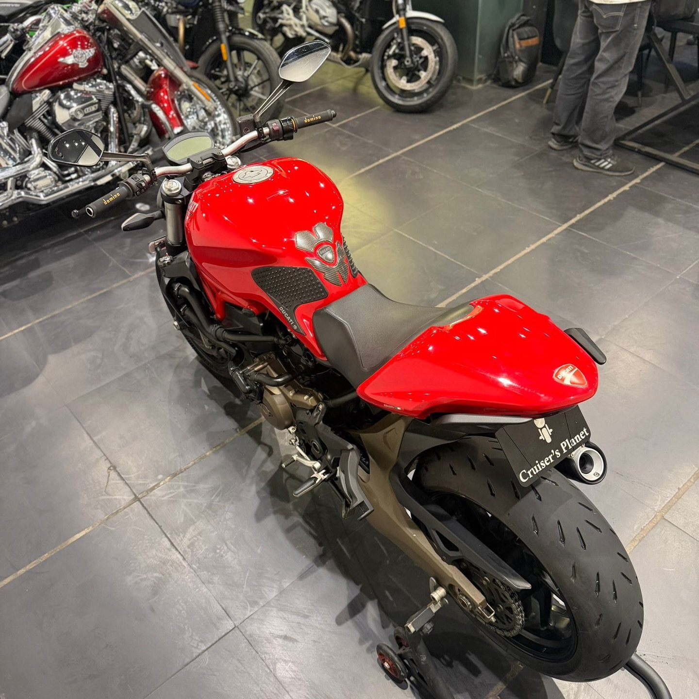 DUCATI MONSTER 821