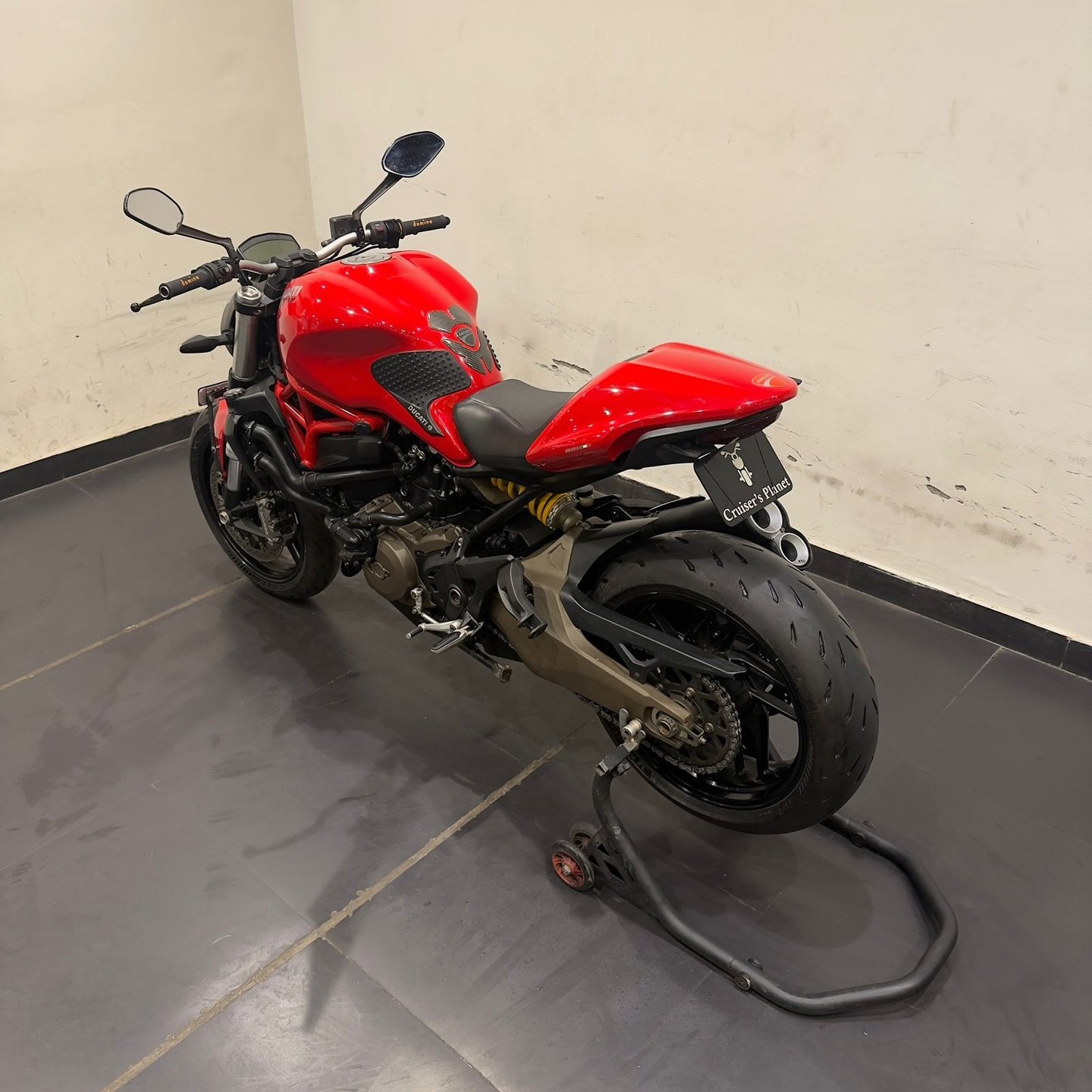 DUCATI MONSTER 821