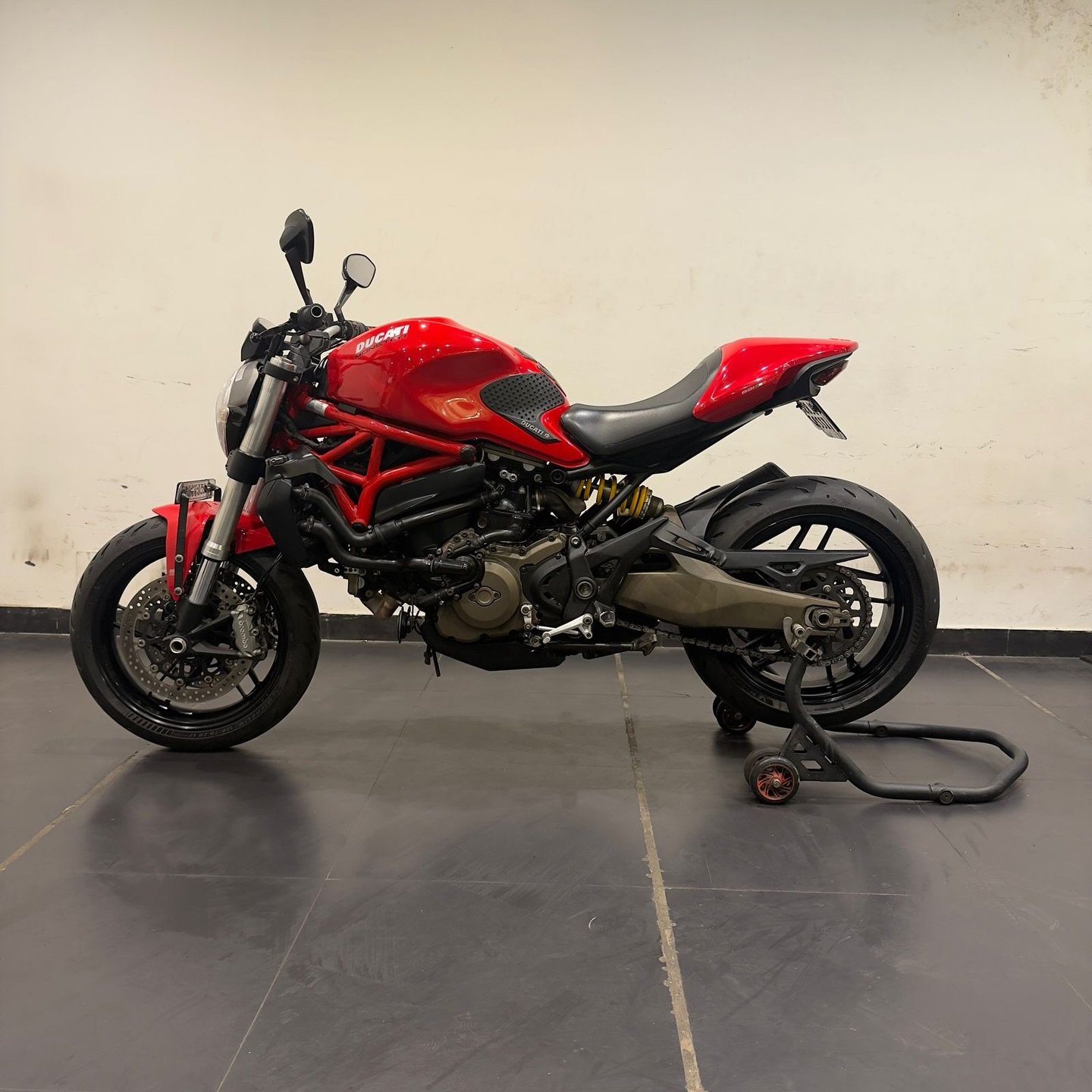 DUCATI MONSTER 821
