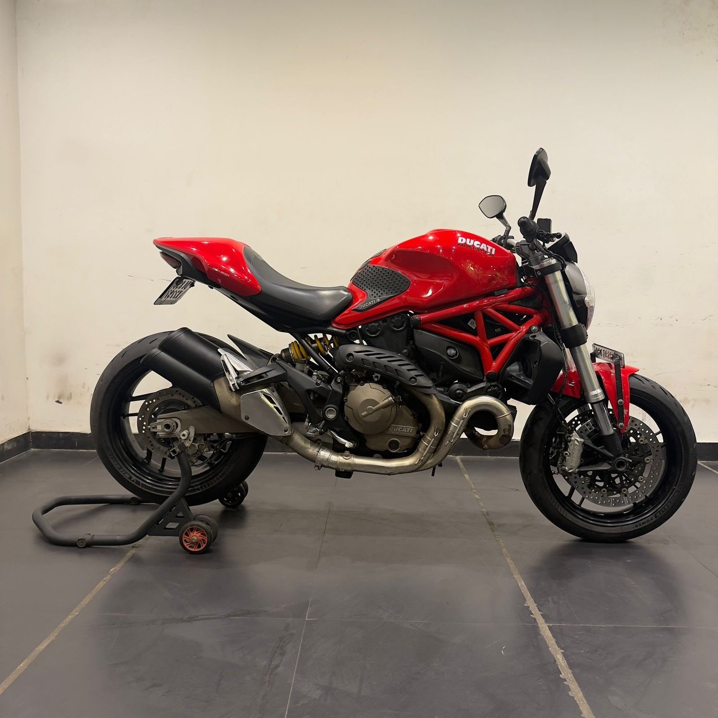 DUCATI MONSTER 821