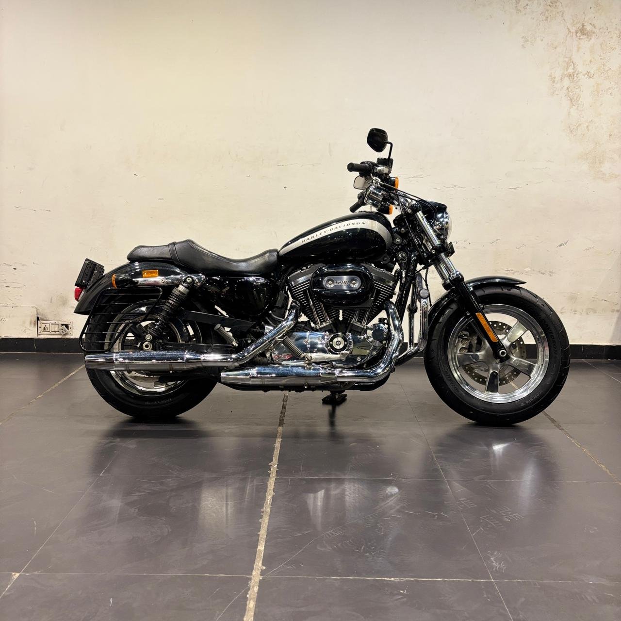 HARLEY DAVIDSON CUSTOM 1200