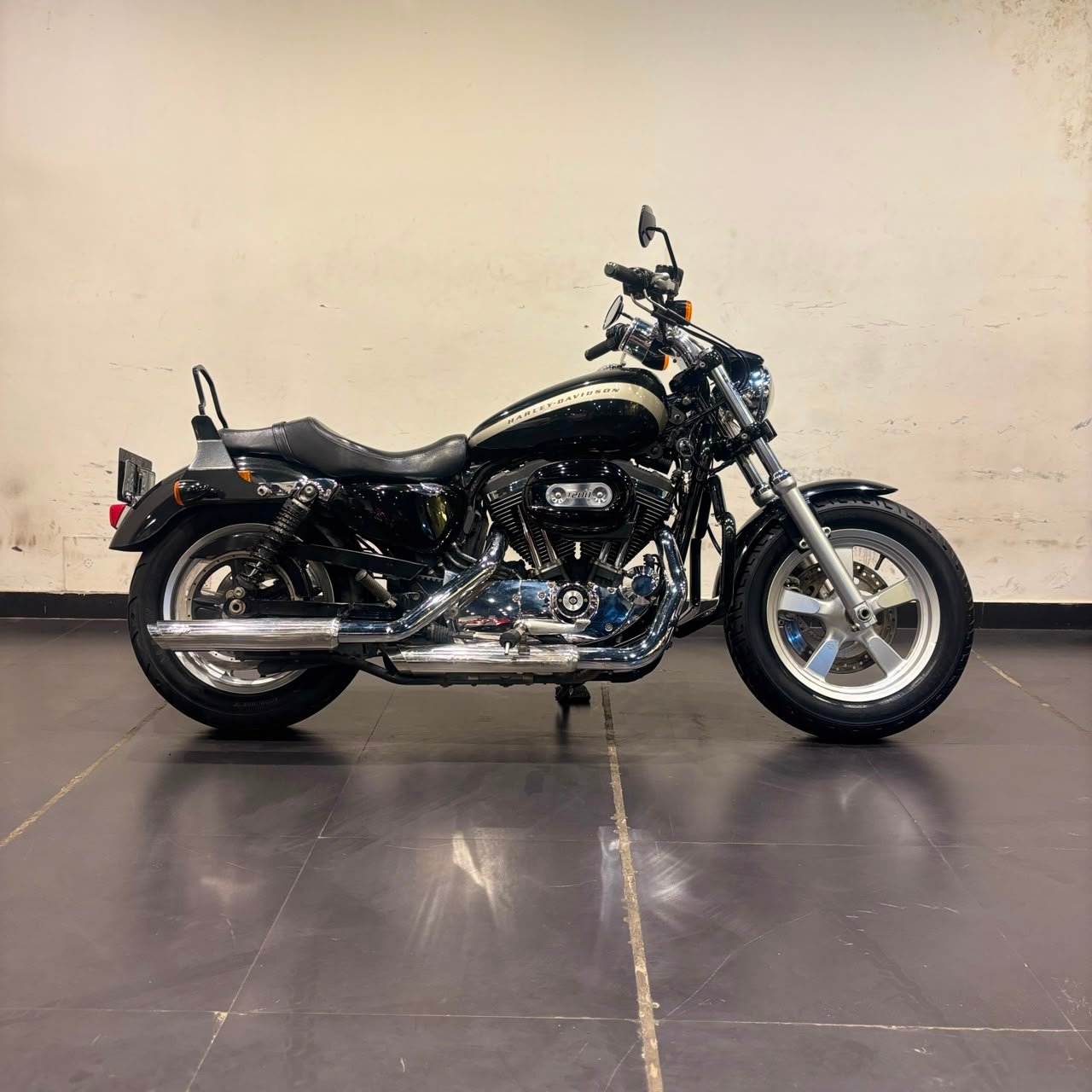 HARLEY DAVIDSON CUSTOM 1200 (2019)