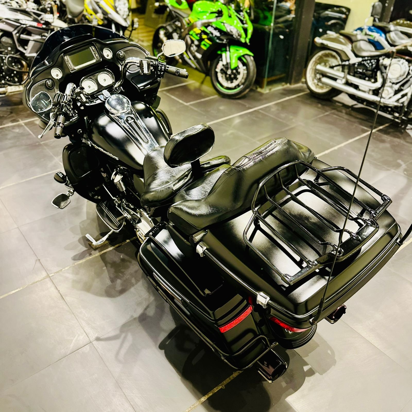HARLEY DAVIDSON ROAD GLIDE 107