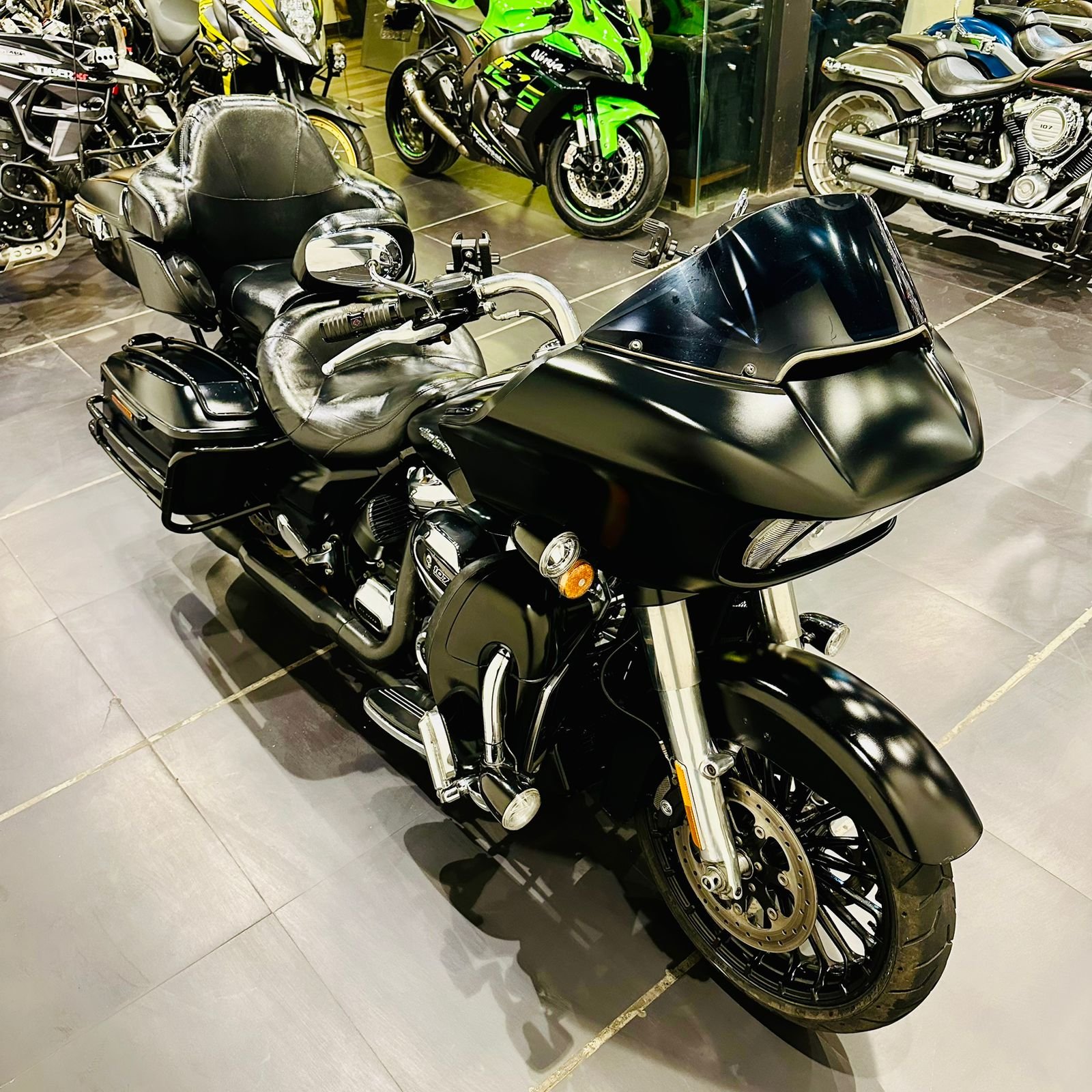 HARLEY DAVIDSON ROAD GLIDE 107
