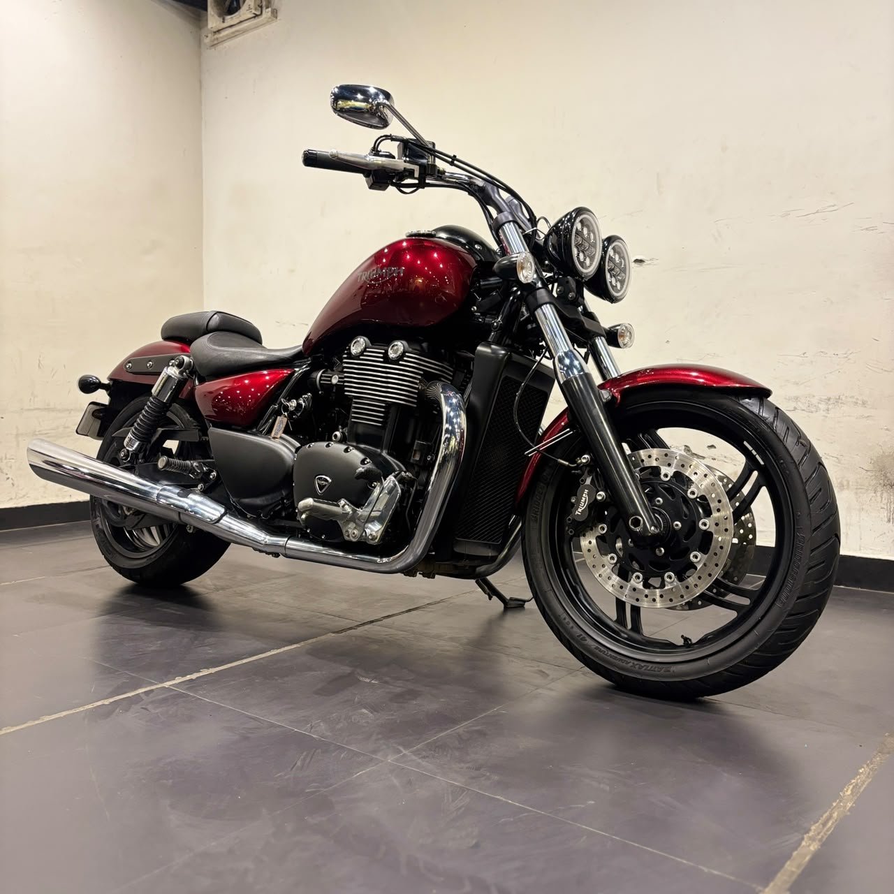 TRIUMPH THUNDERBIRD STORM