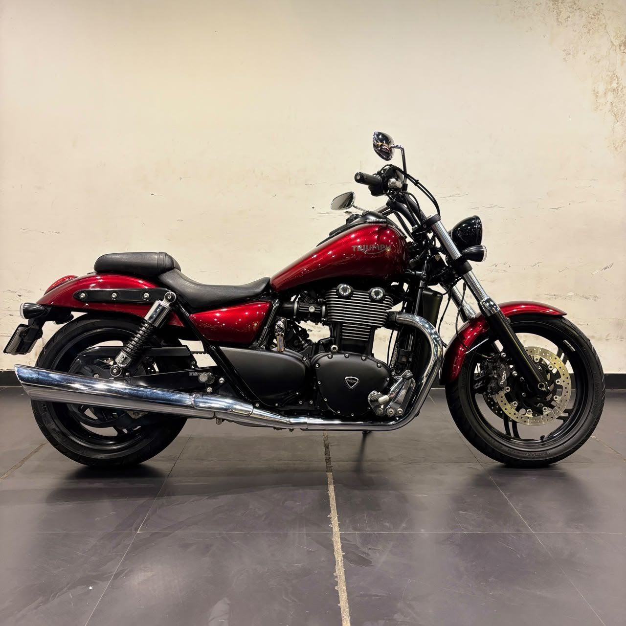 TRIUMPH THUNDERBIRD STORM
