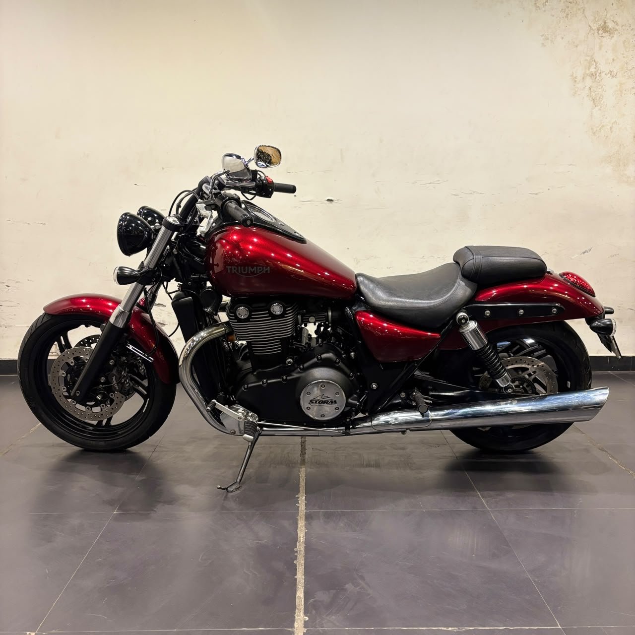 TRIUMPH THUNDERBIRD STORM