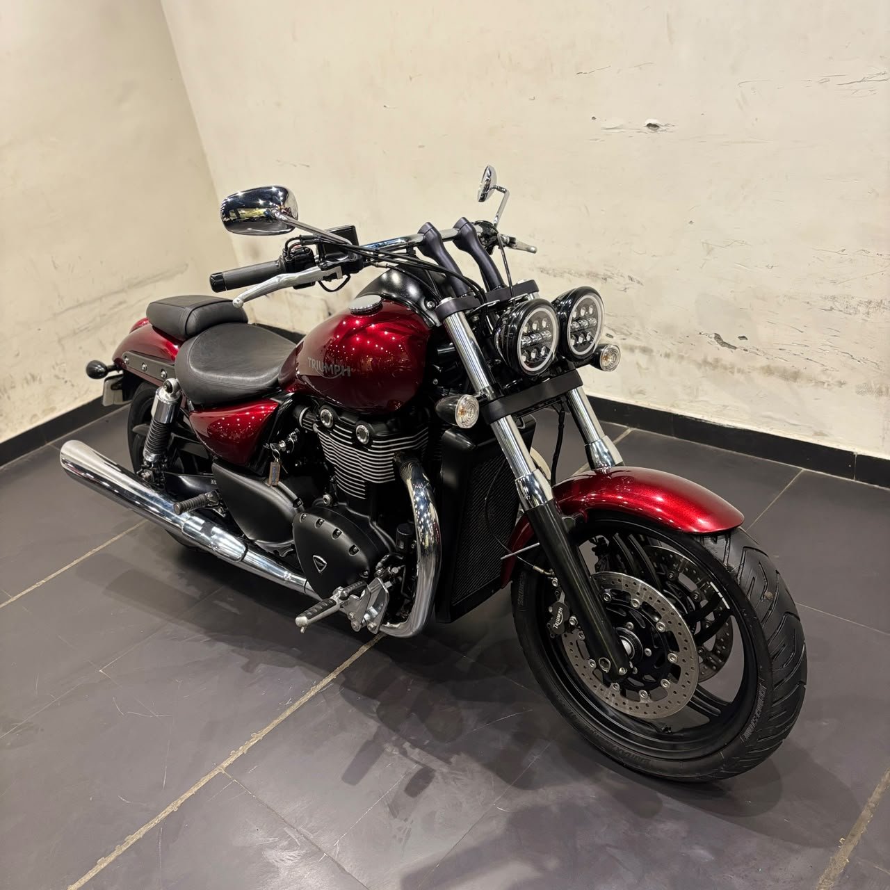 TRIUMPH THUNDERBIRD STORM