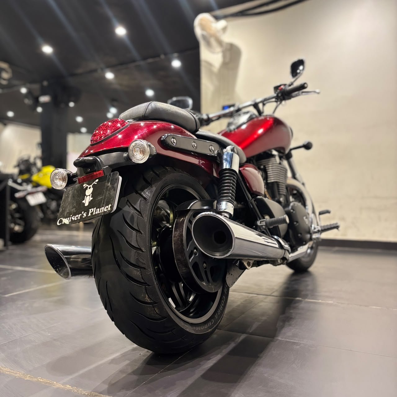 TRIUMPH THUNDERBIRD STORM