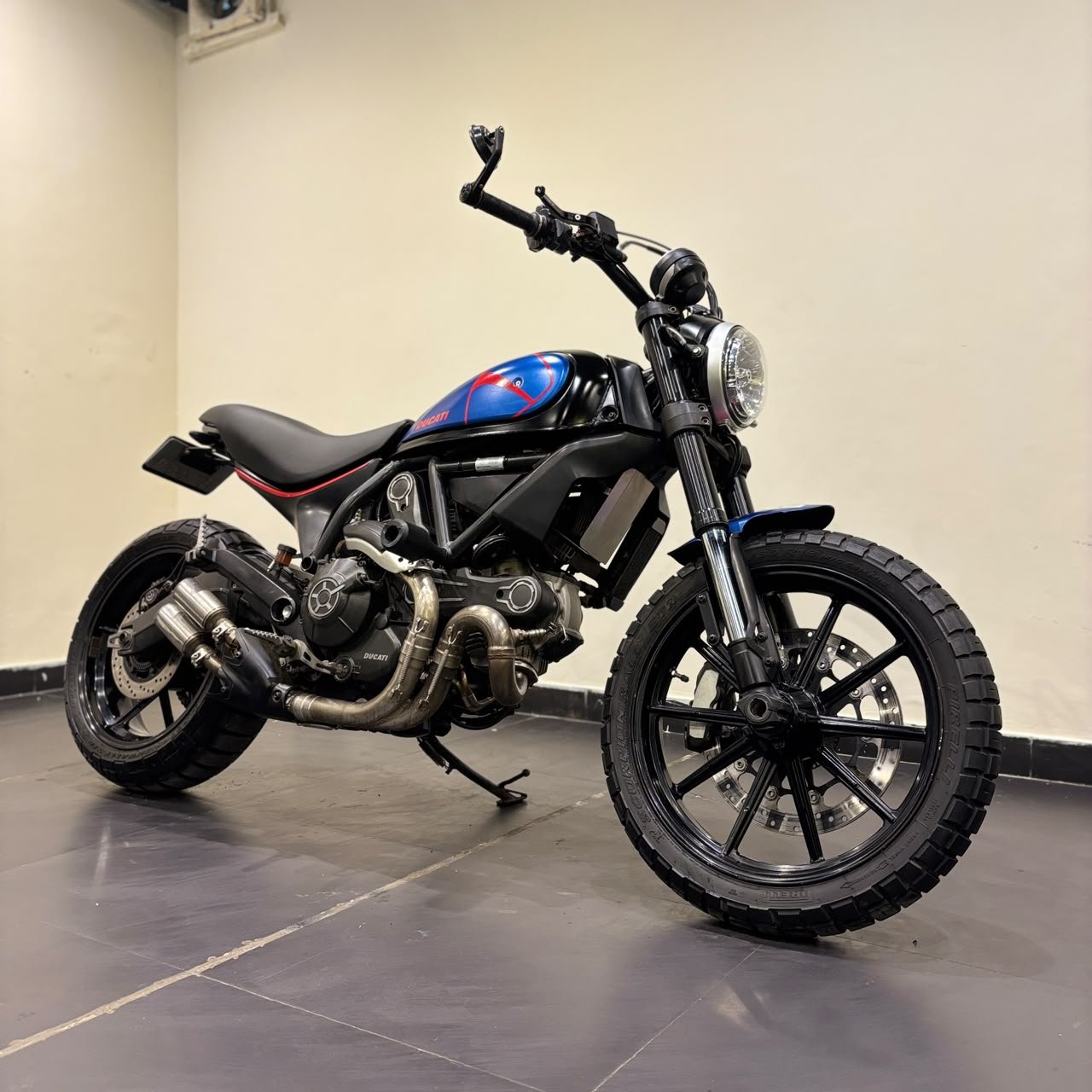DUCATI SCRAMBLER 800