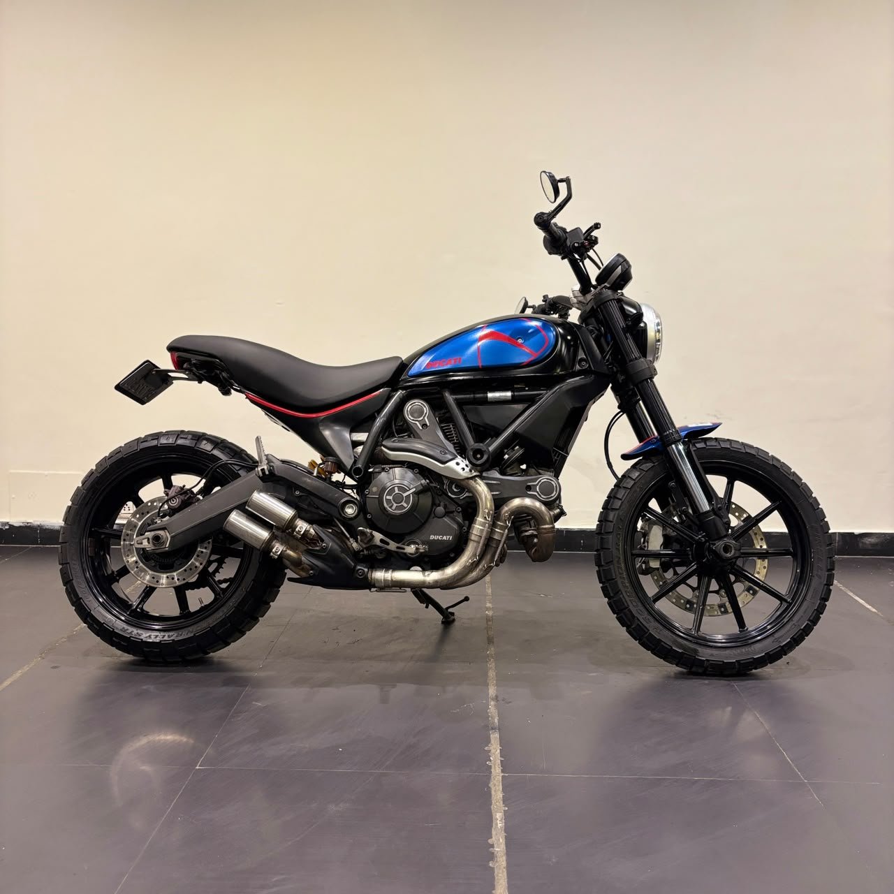 DUCATI SCRAMBLER 800