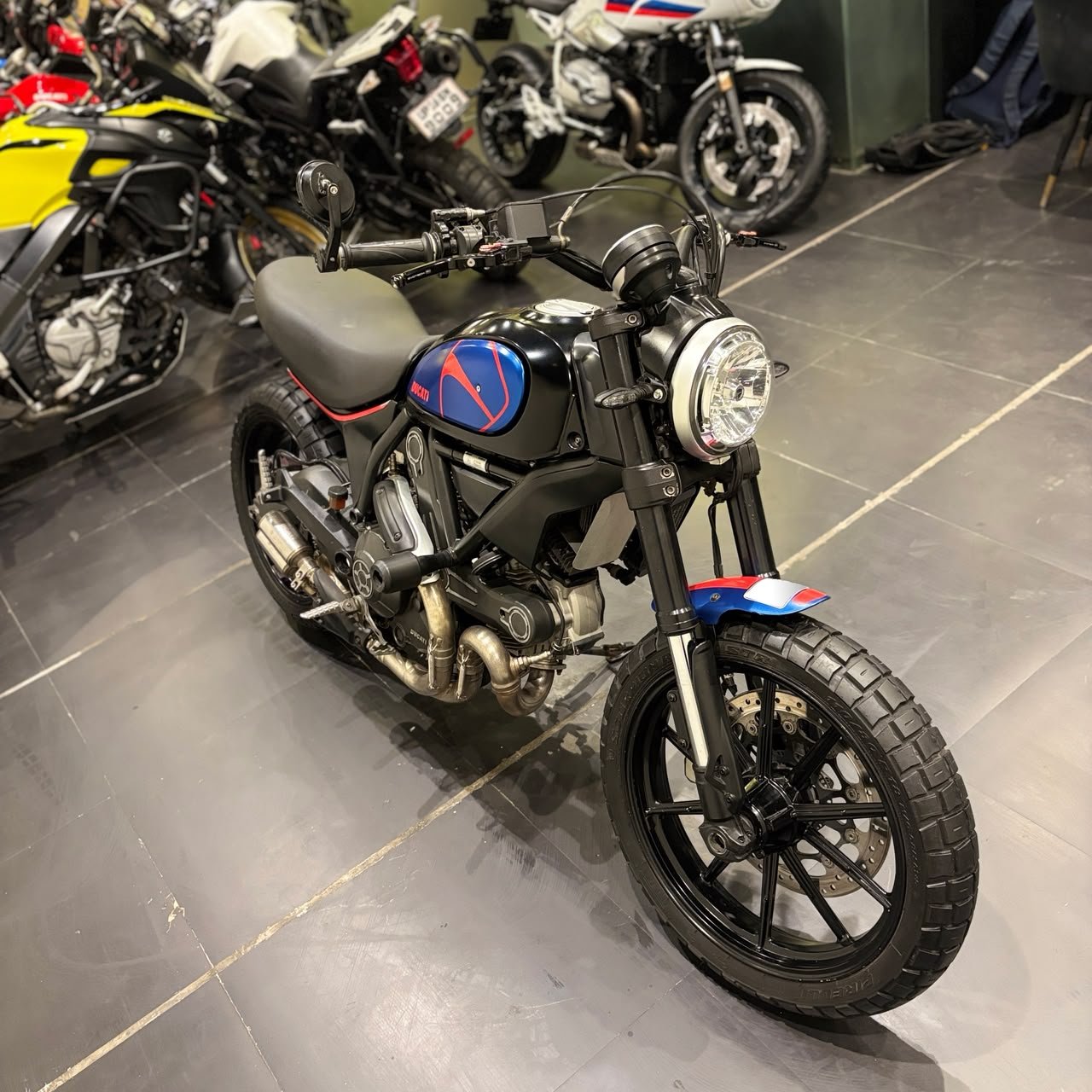 DUCATI SCRAMBLER 800