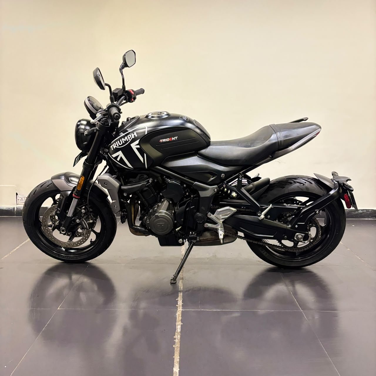 TRIUMPH TRIDENT 660